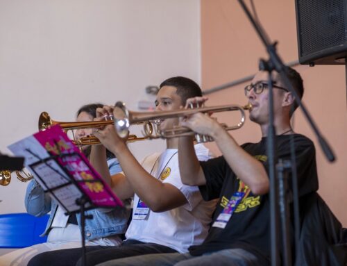 Coro, jazz, samba e metaleira